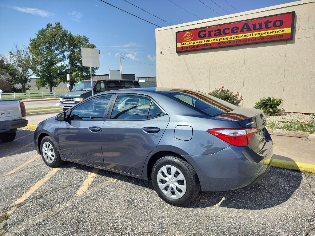2014 Toyota Corolla LE photo 3