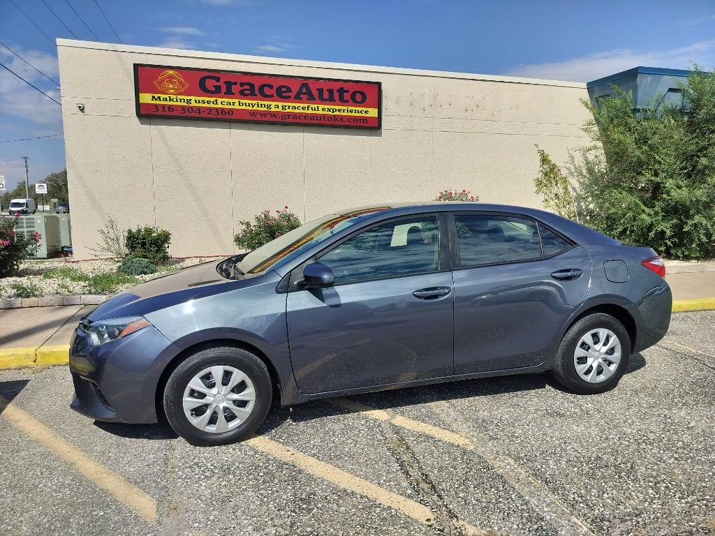 2014 Toyota Corolla LE photo 5