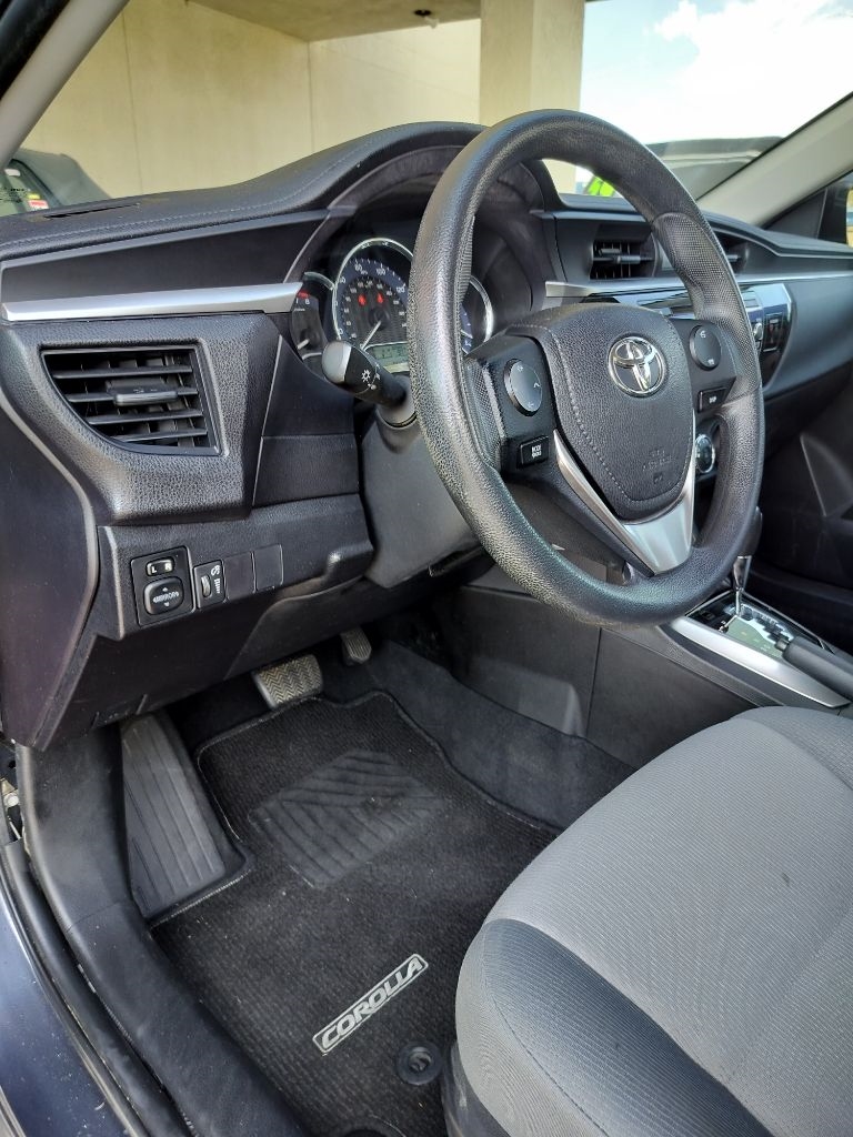 2014 Toyota Corolla LE photo 9