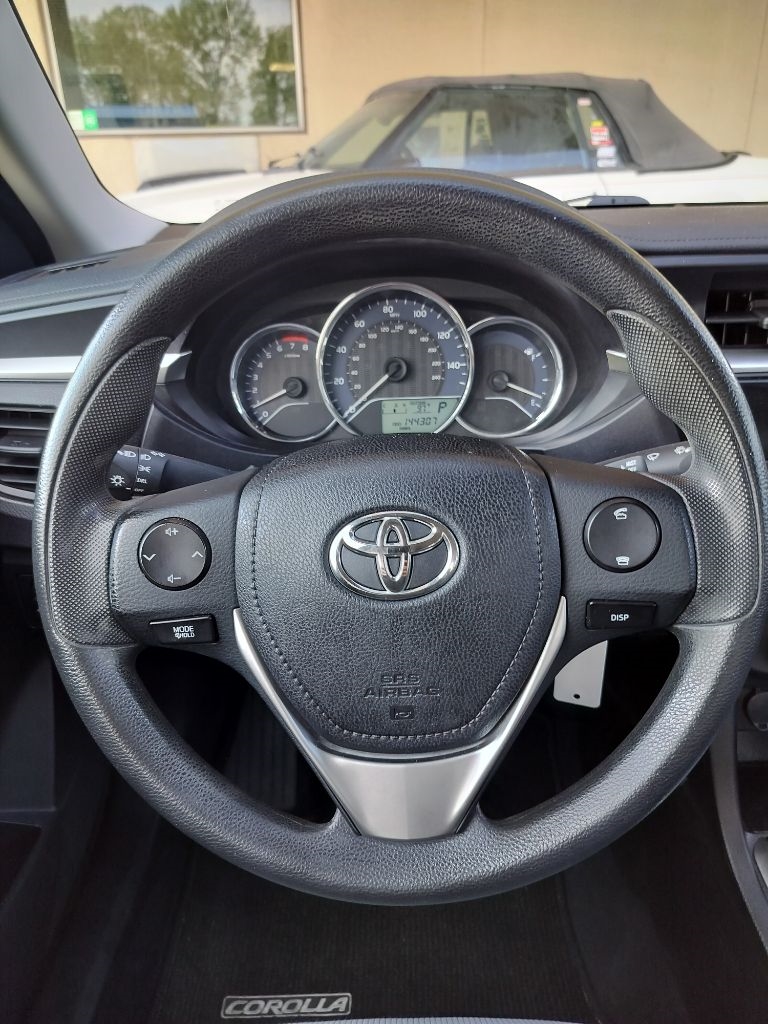 2014 Toyota Corolla LE photo 11