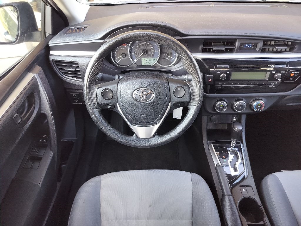 2014 Toyota Corolla LE photo 12