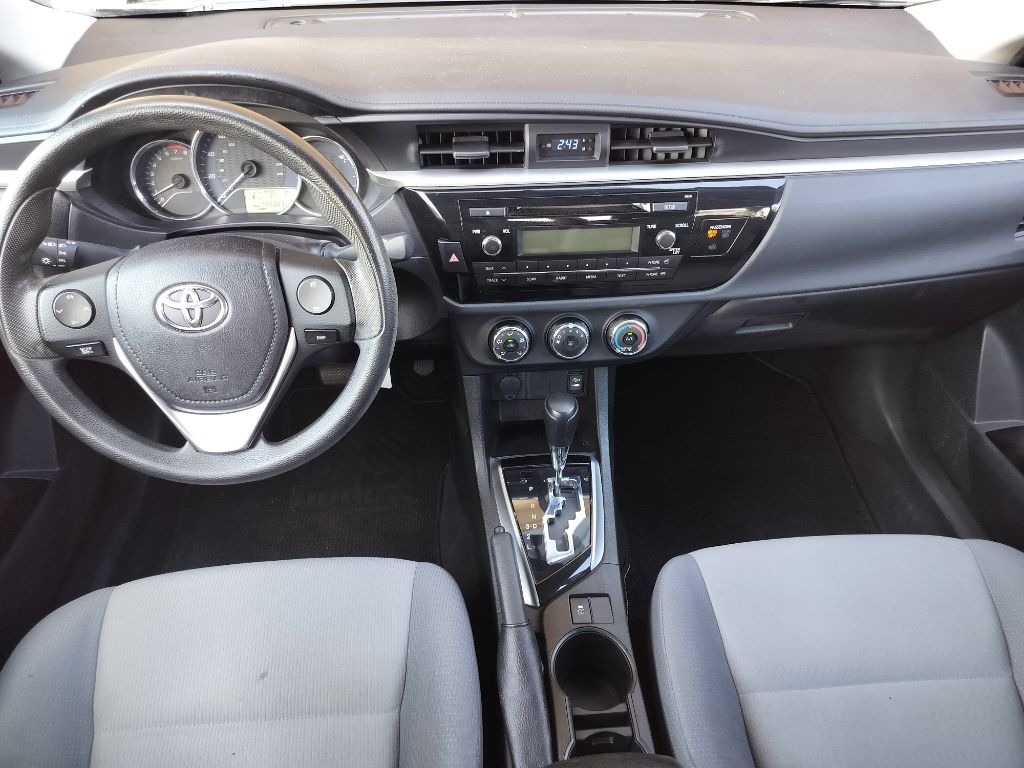 2014 Toyota Corolla LE photo 13