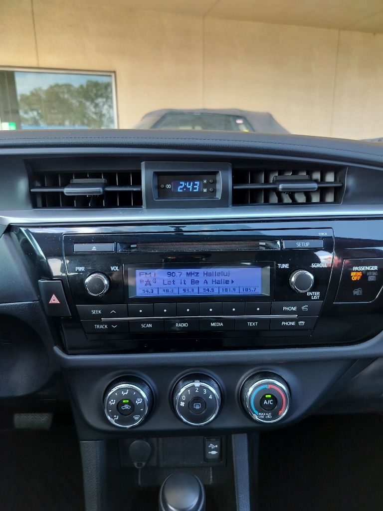 2014 Toyota Corolla LE photo 14