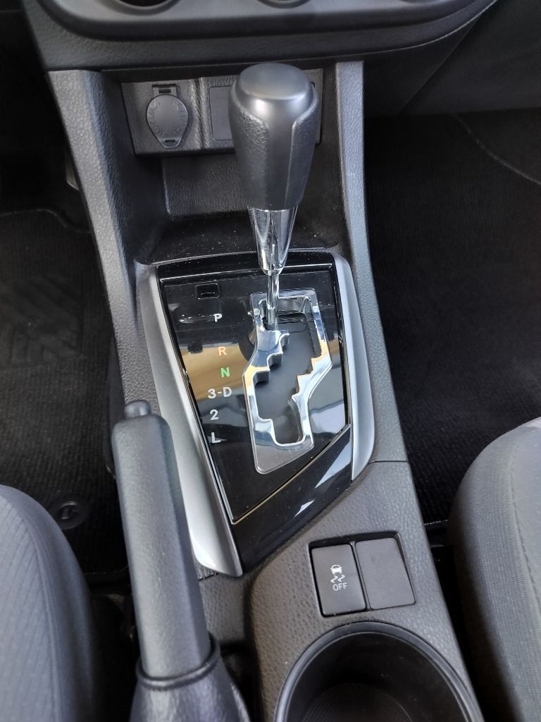 2014 Toyota Corolla LE photo 15