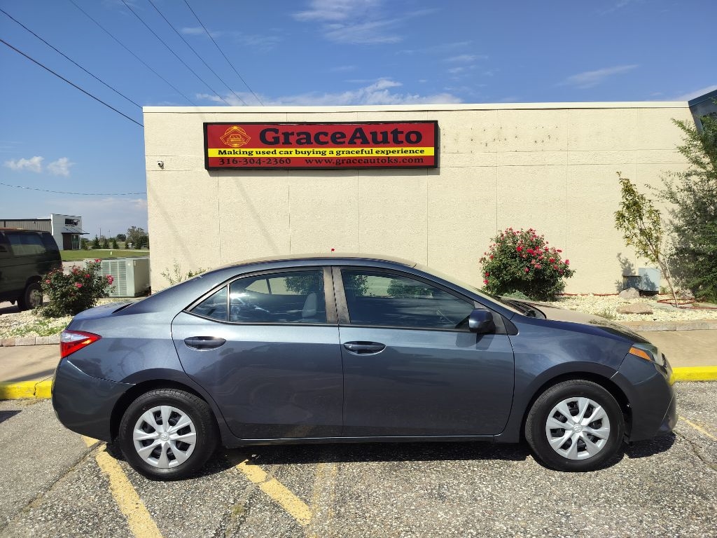 2014 Toyota Corolla LE photo 21
