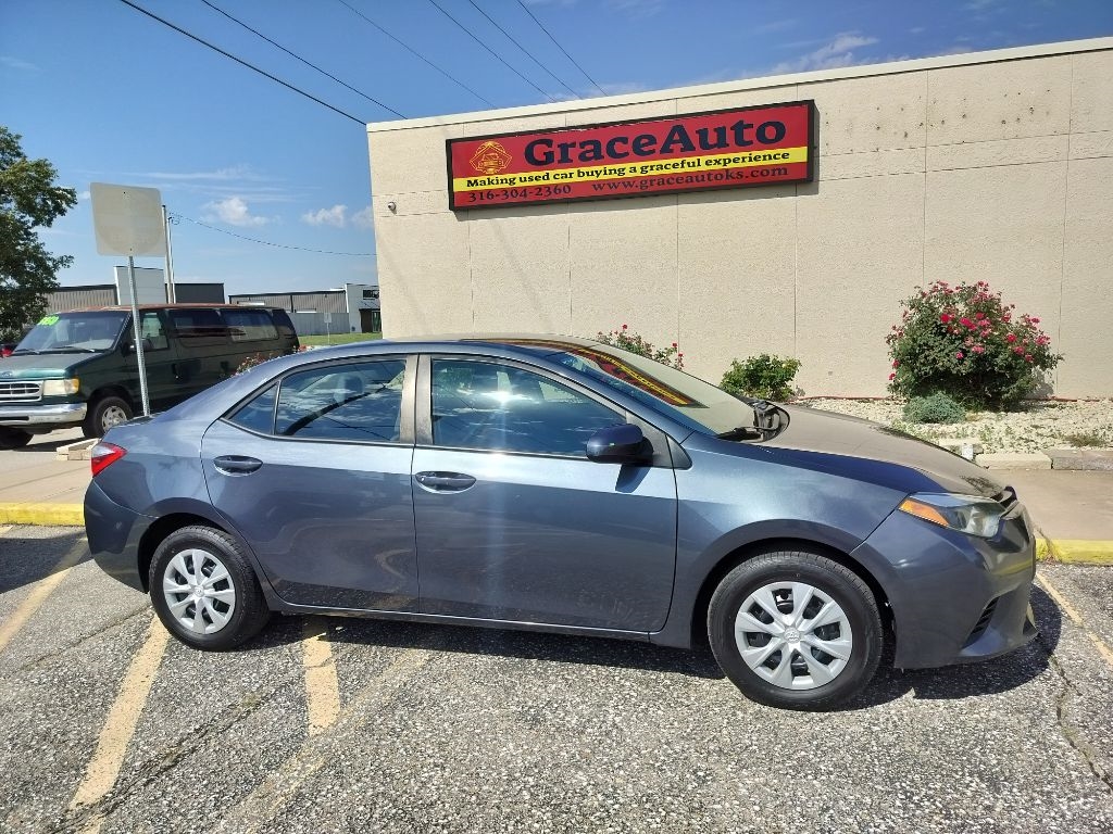 2014 Toyota Corolla LE photo 22