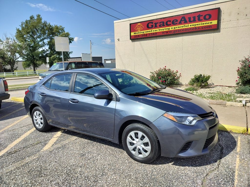 2014 Toyota Corolla LE photo 23