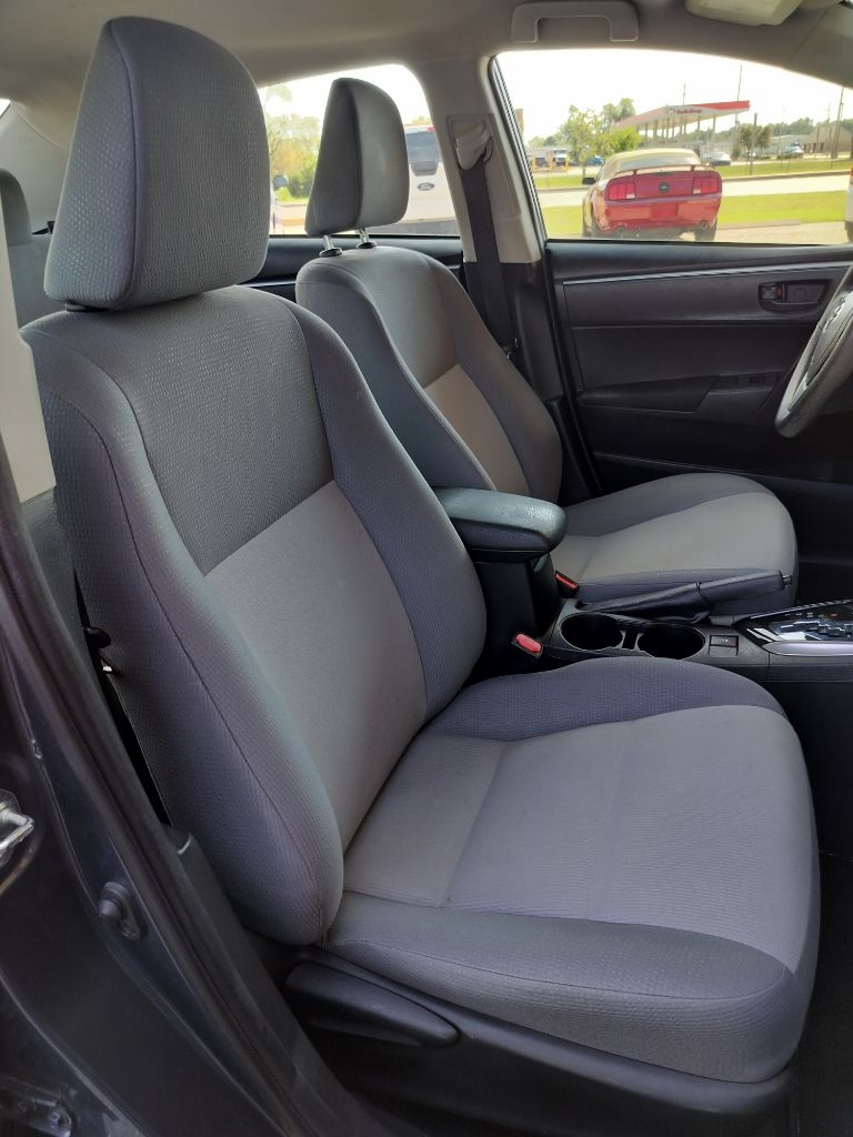 2014 Toyota Corolla LE photo 28