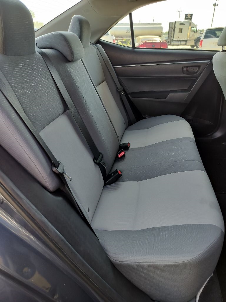 2014 Toyota Corolla LE photo 31