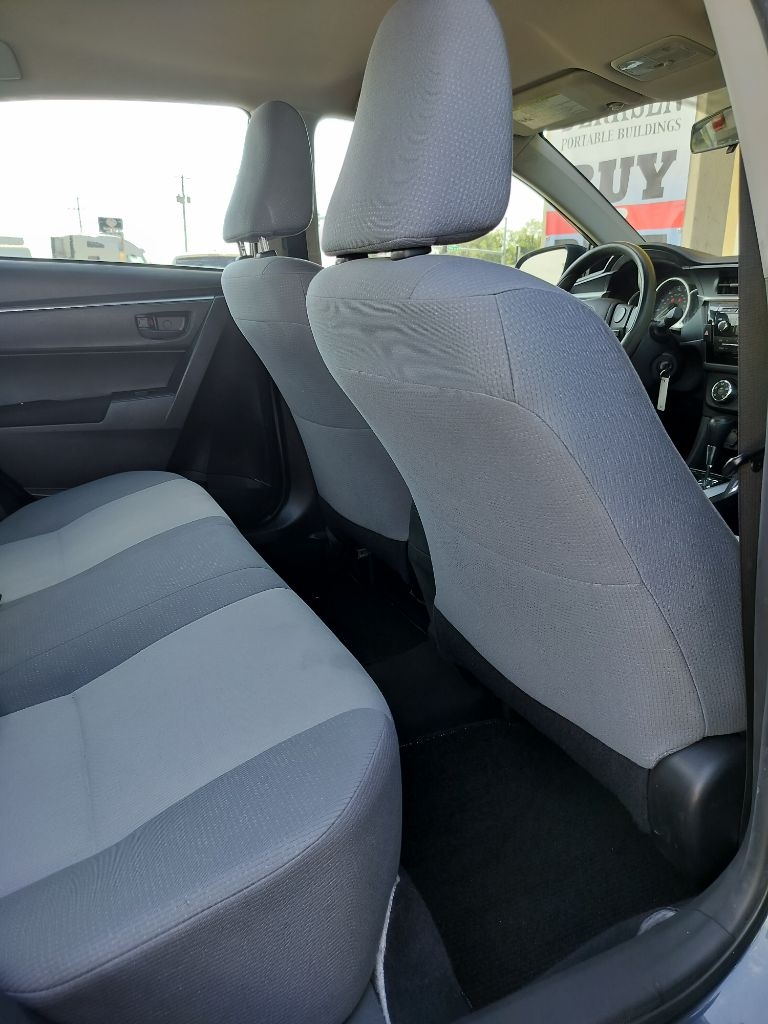 2014 Toyota Corolla LE photo 32