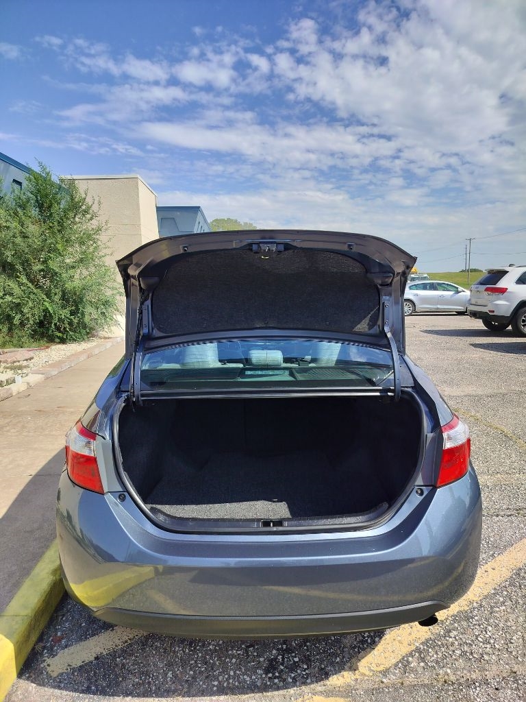 2014 Toyota Corolla LE photo 36