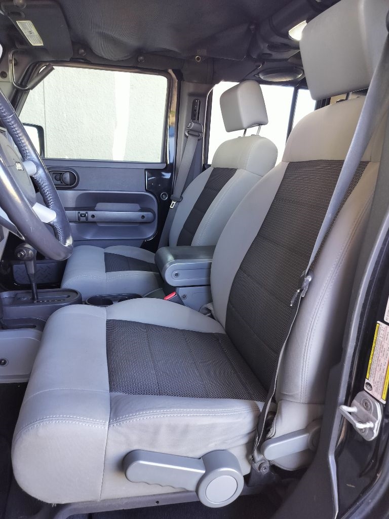 Jeep Wrangler Unlimited Sahara 4WD 2010