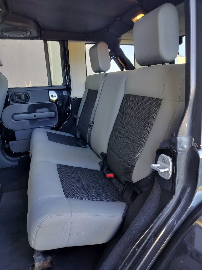 Jeep Wrangler Unlimited Sahara 4WD 2010