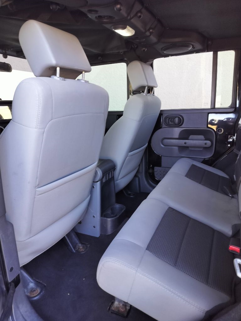 Jeep Wrangler Unlimited Sahara 4WD 2010