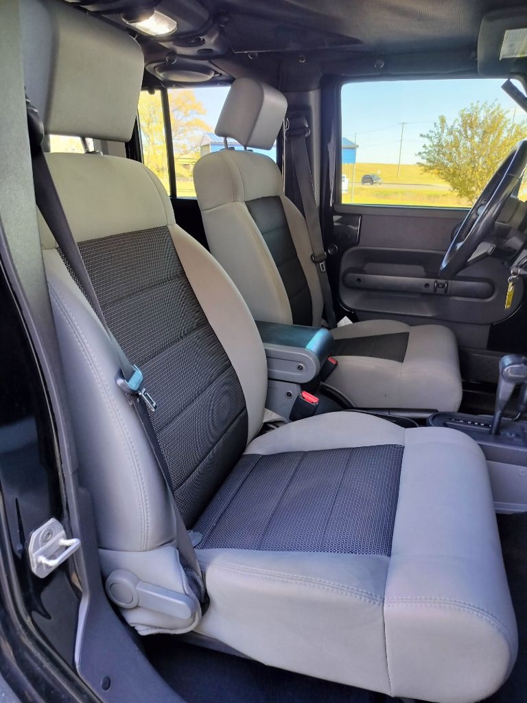 Jeep Wrangler Unlimited Sahara 4WD 2010