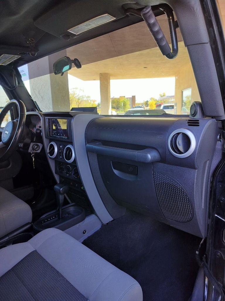 Jeep Wrangler Unlimited Sahara 4WD 2010