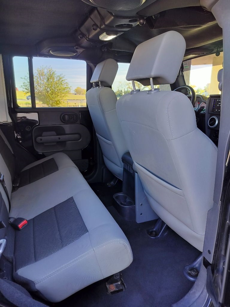 Jeep Wrangler Unlimited Sahara 4WD 2010