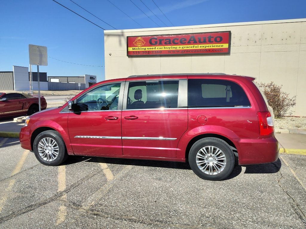 Chrysler Town & Country Touring-L 2013