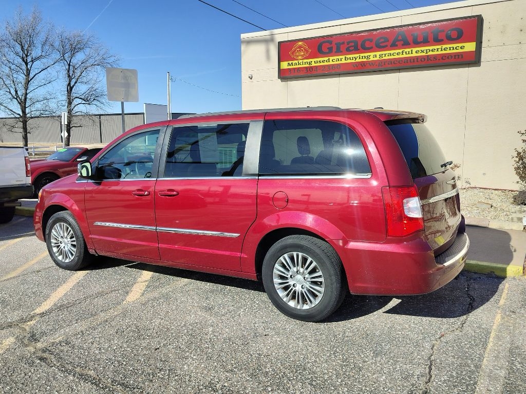 Chrysler Town & Country Touring-L 2013