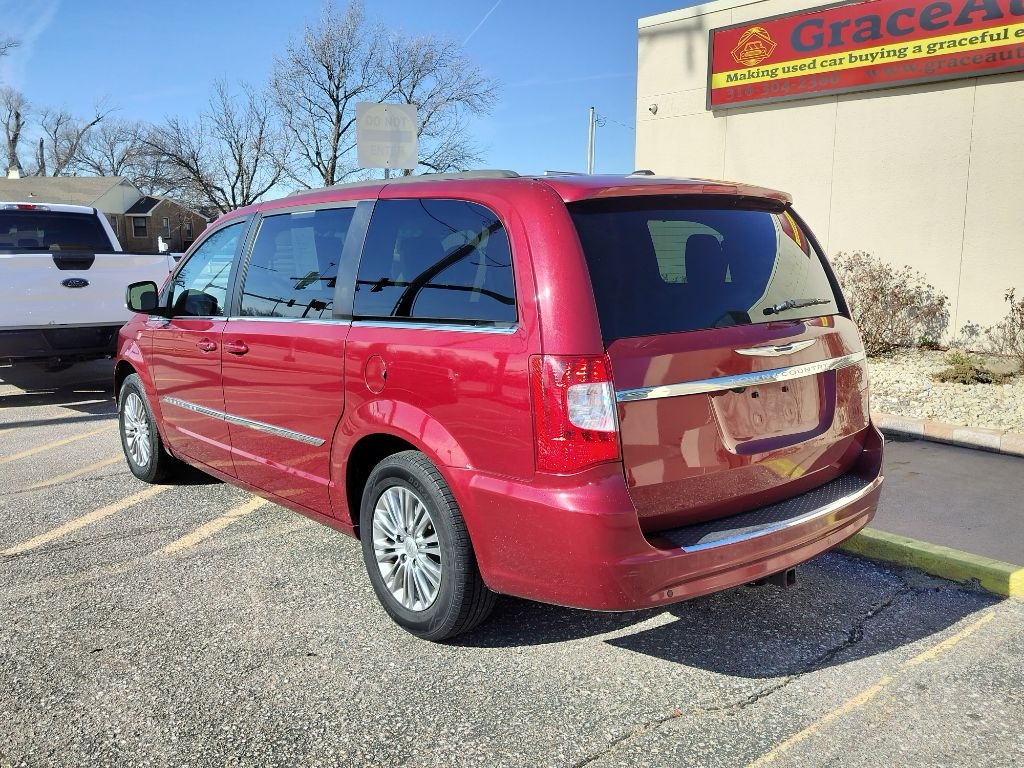 Chrysler Town & Country Touring-L 2013
