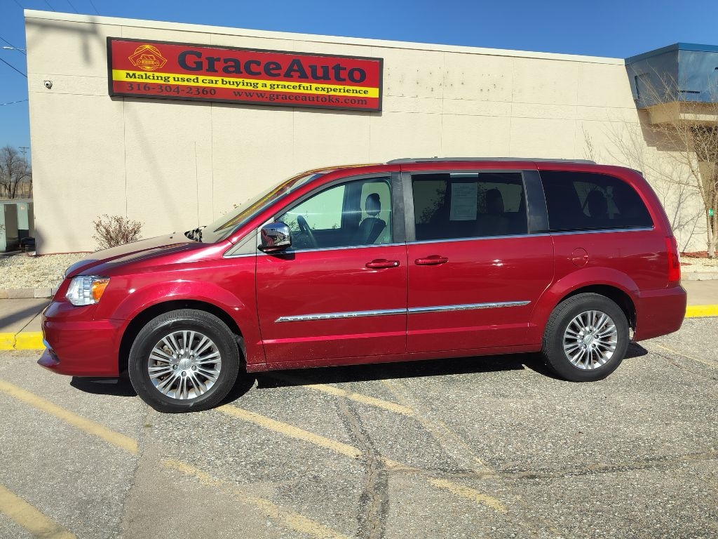 Chrysler Town & Country Touring-L 2013