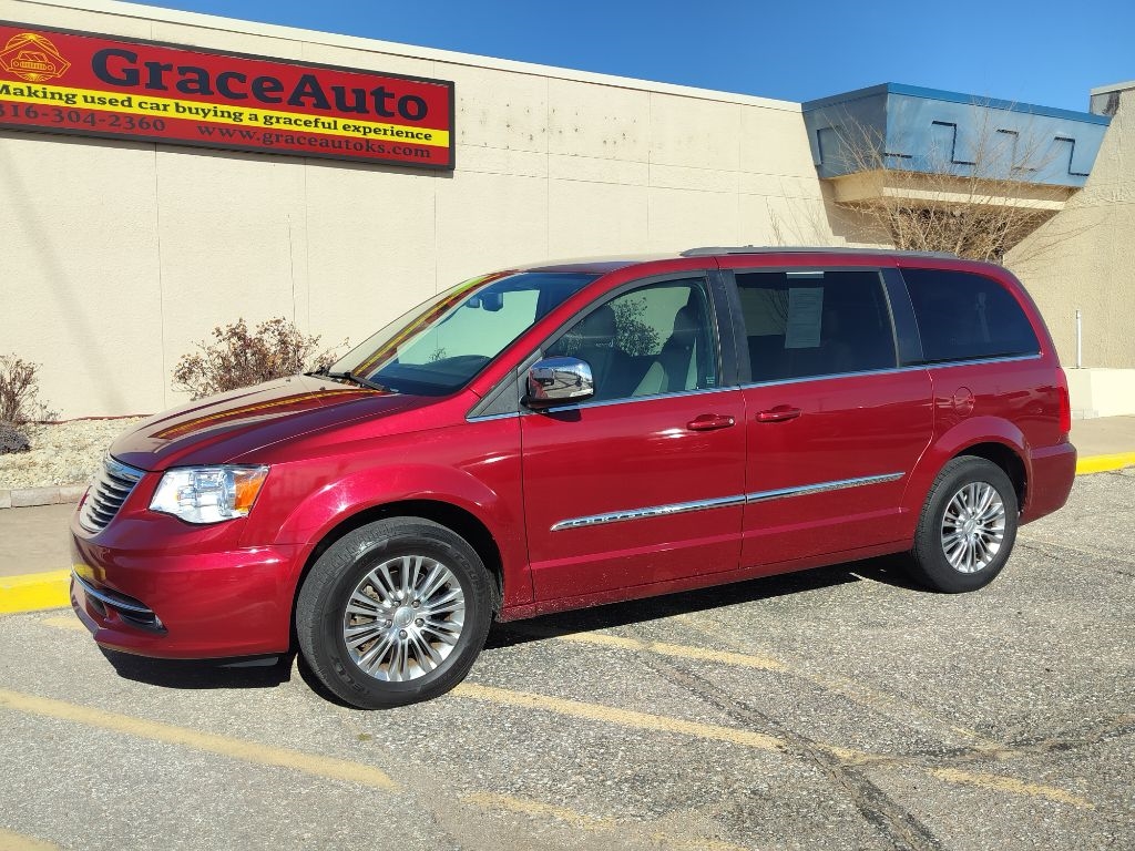 Chrysler Town & Country Touring-L 2013