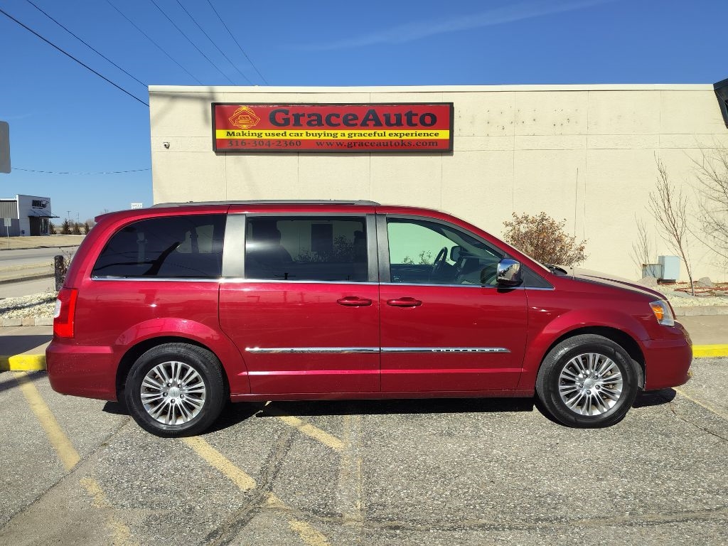 Chrysler Town & Country Touring-L 2013