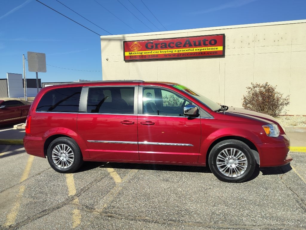 Chrysler Town & Country Touring-L 2013