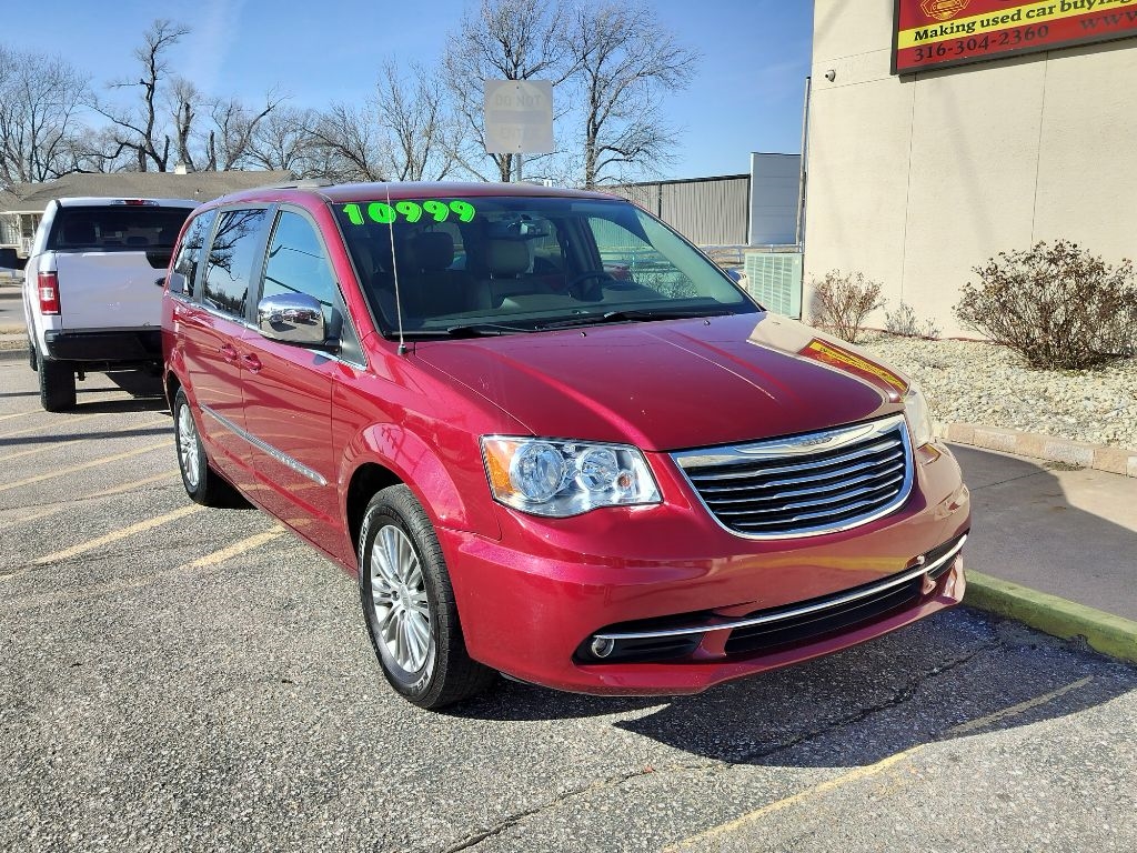 Chrysler Town & Country Touring-L 2013