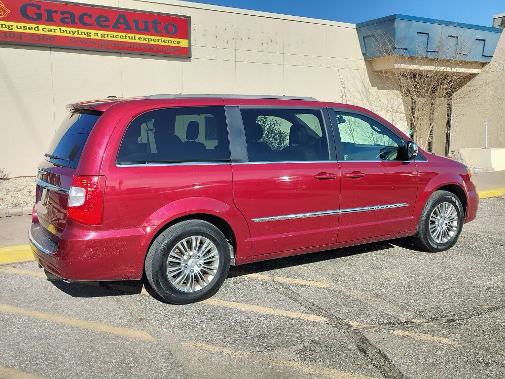 Chrysler Town & Country Touring-L 2013