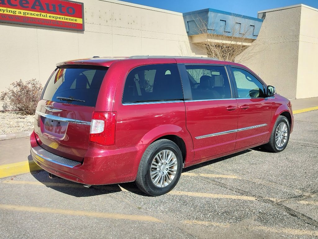 Chrysler Town & Country Touring-L 2013