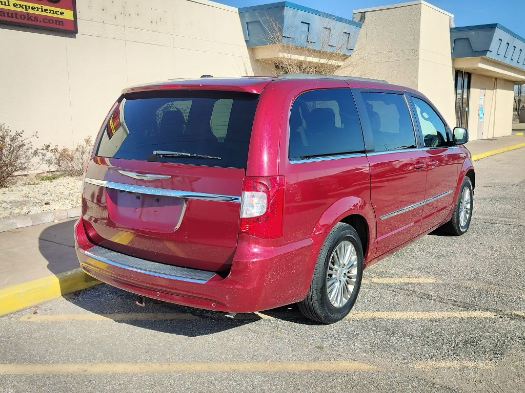 Chrysler Town & Country Touring-L 2013