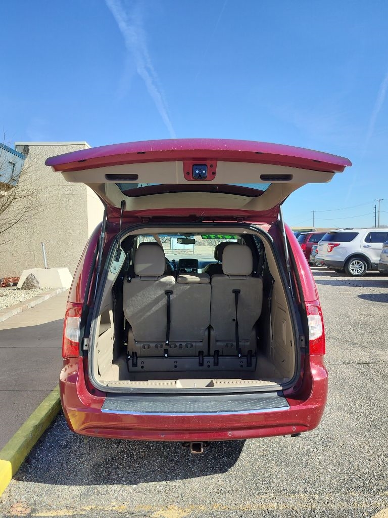 Chrysler Town & Country Touring-L 2013