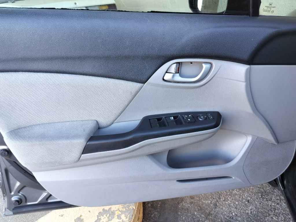 Honda Civic LX Sedan 5-Speed AT 2013