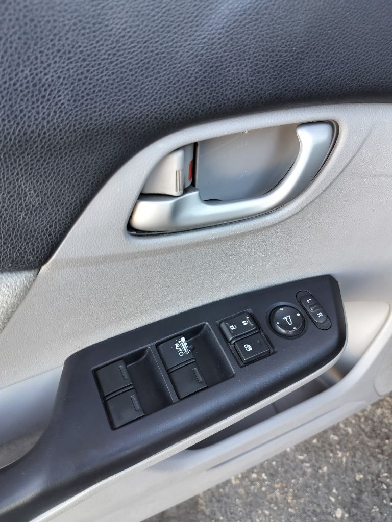 Honda Civic LX Sedan 5-Speed AT 2013