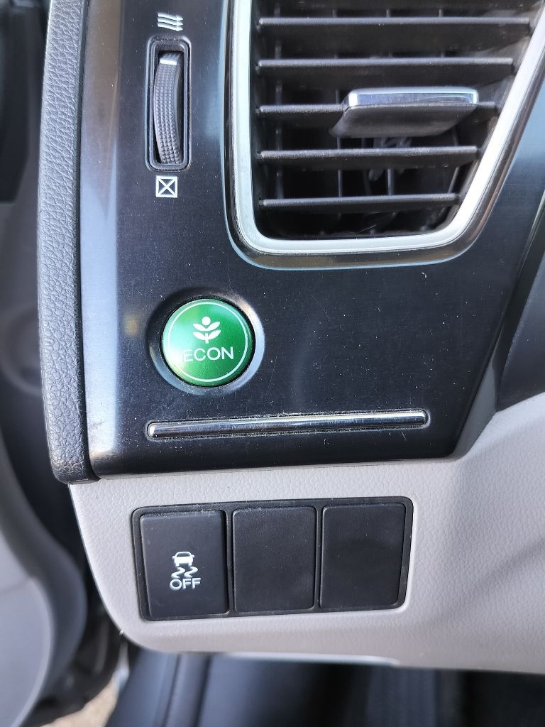 Honda Civic LX Sedan 5-Speed AT 2013