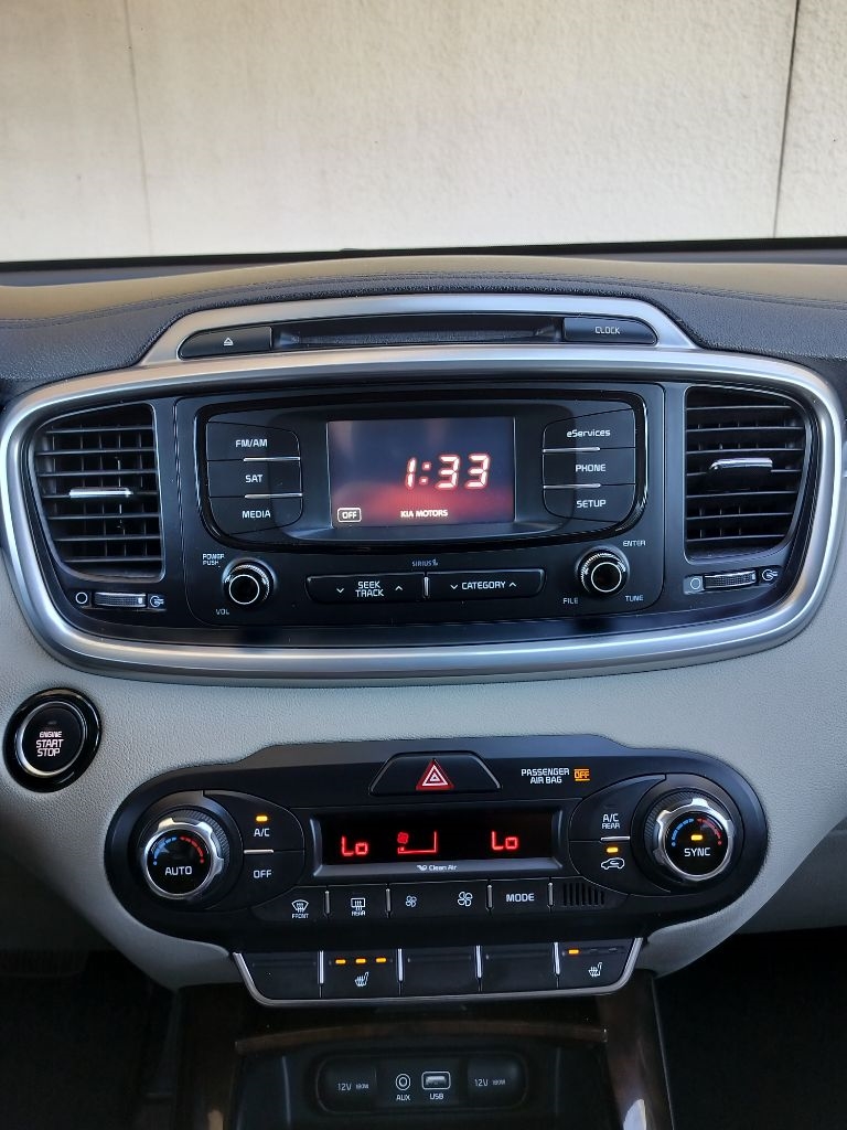 Kia Sorento EX V6 2WD 2016