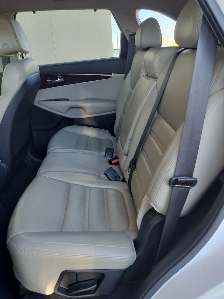 Kia Sorento EX V6 2WD 2016