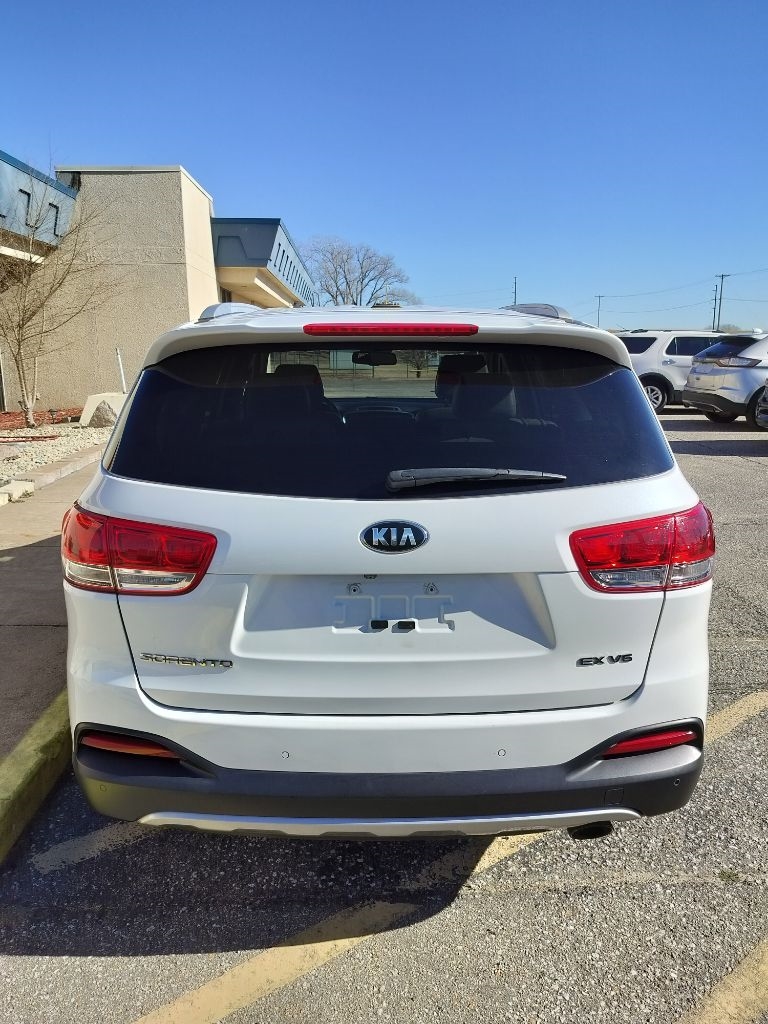 Kia Sorento EX V6 2WD 2016