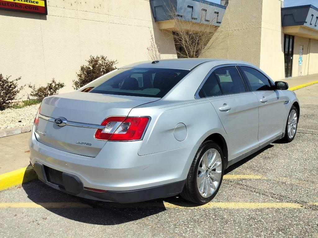Ford Taurus Limited FWD 2011