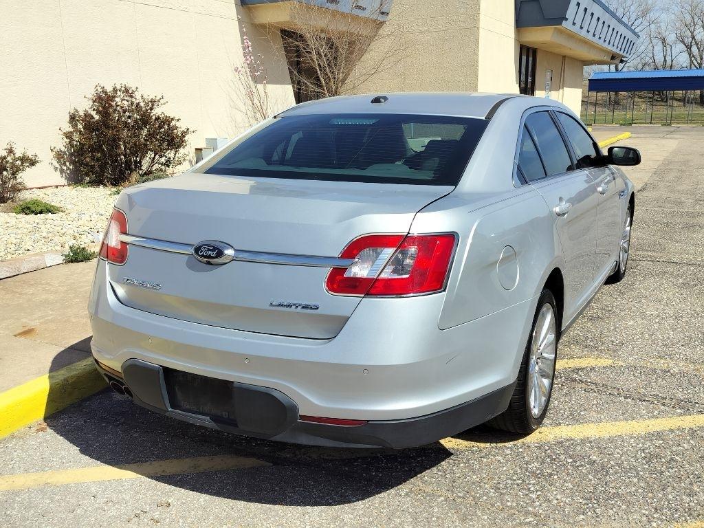 Ford Taurus Limited FWD 2011