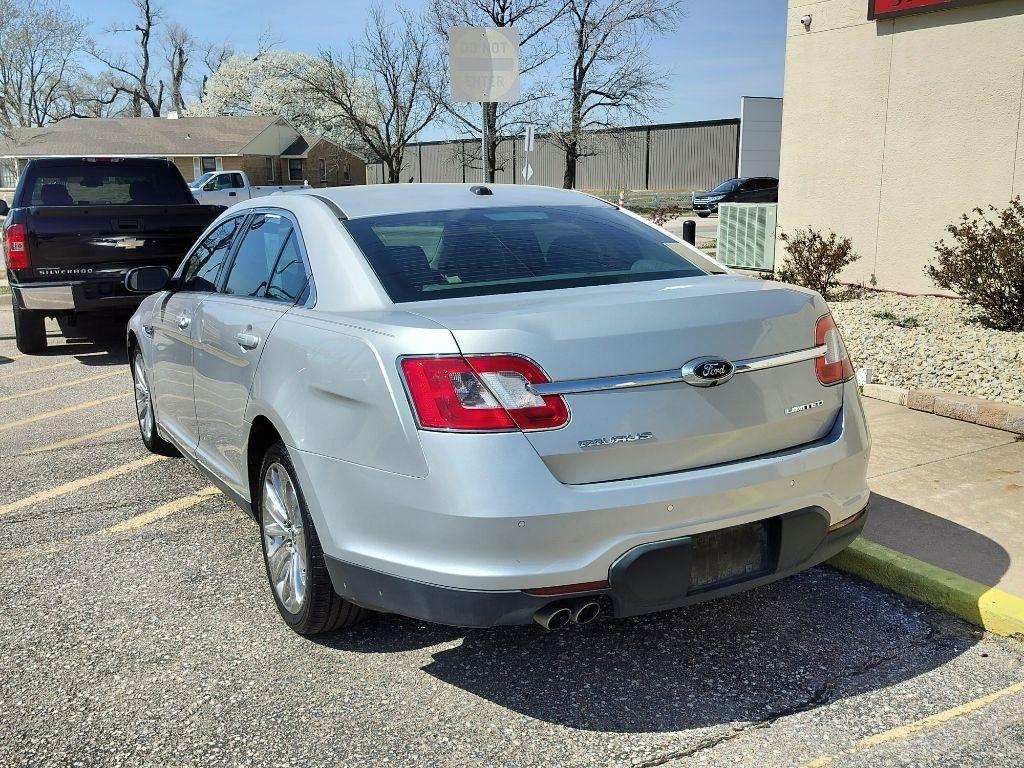 Ford Taurus Limited FWD 2011