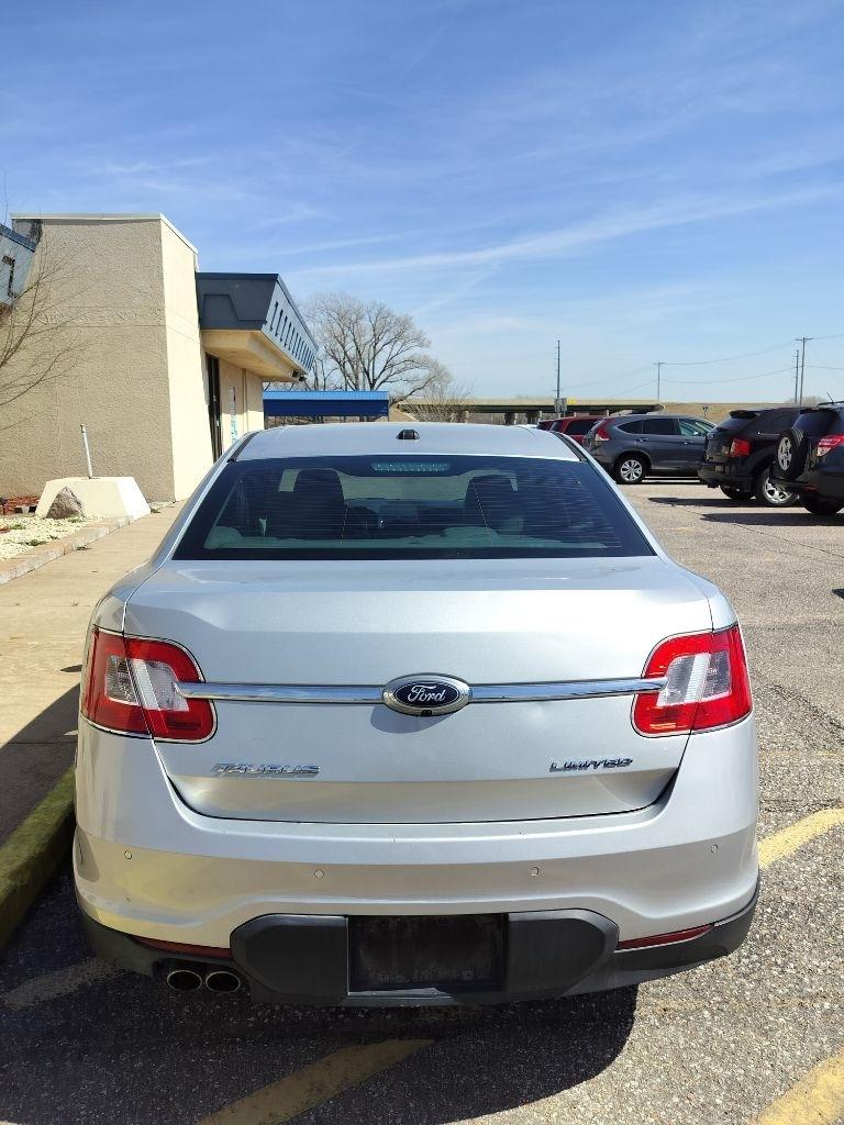Ford Taurus Limited FWD 2011
