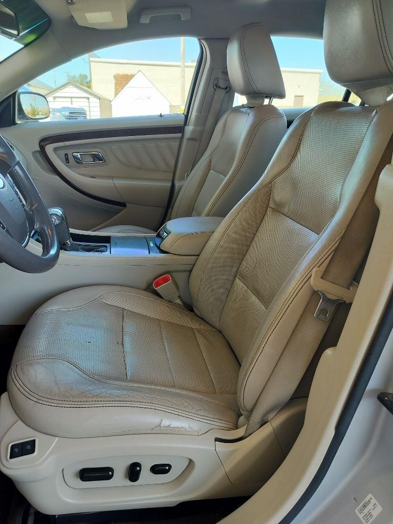 Ford Taurus Limited FWD 2011