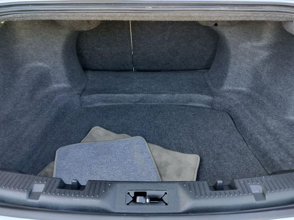 Ford Taurus Limited FWD 2011