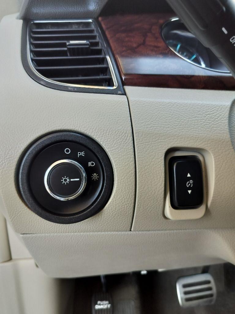 Ford Taurus Limited FWD 2011