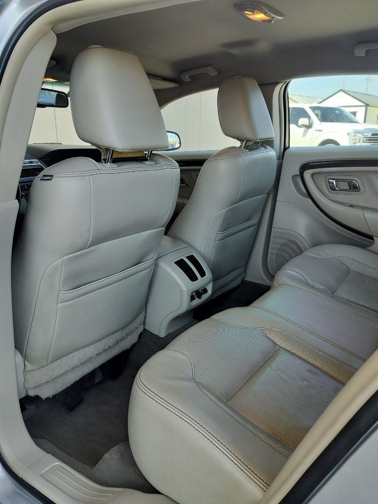 Ford Taurus Limited FWD 2011