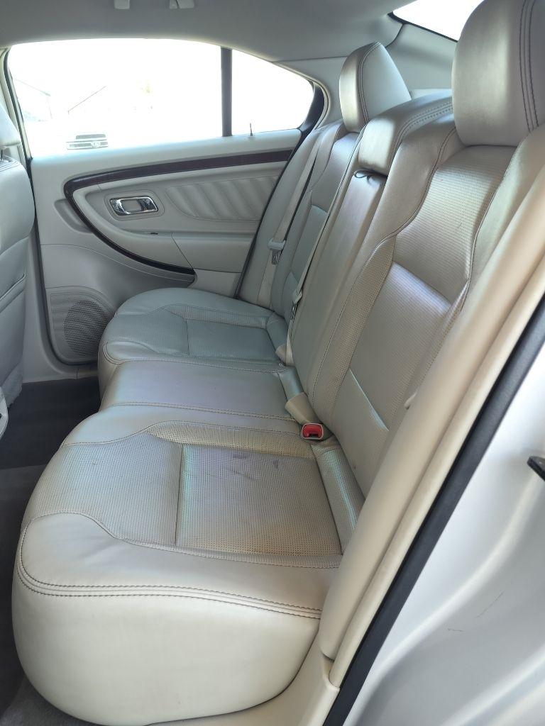 Ford Taurus Limited FWD 2011