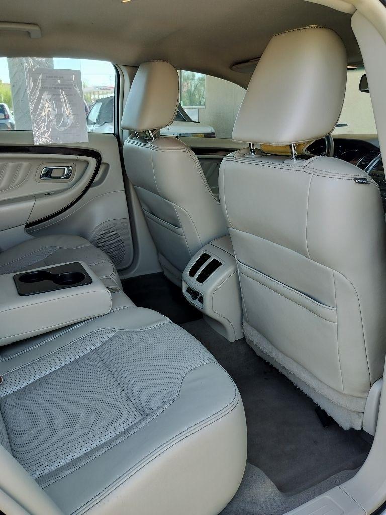 Ford Taurus Limited FWD 2011