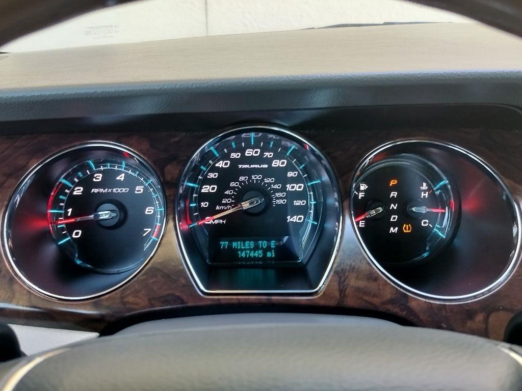 Ford Taurus Limited FWD 2011